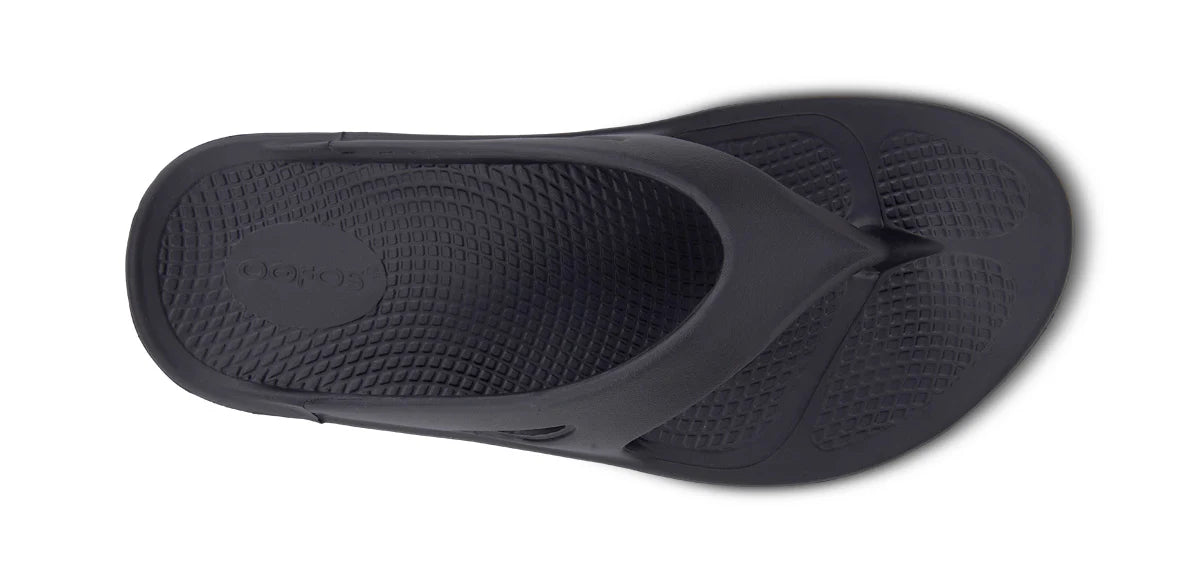 OOFOS OOriginal sandal in black, top-down view of the footbed and toe post