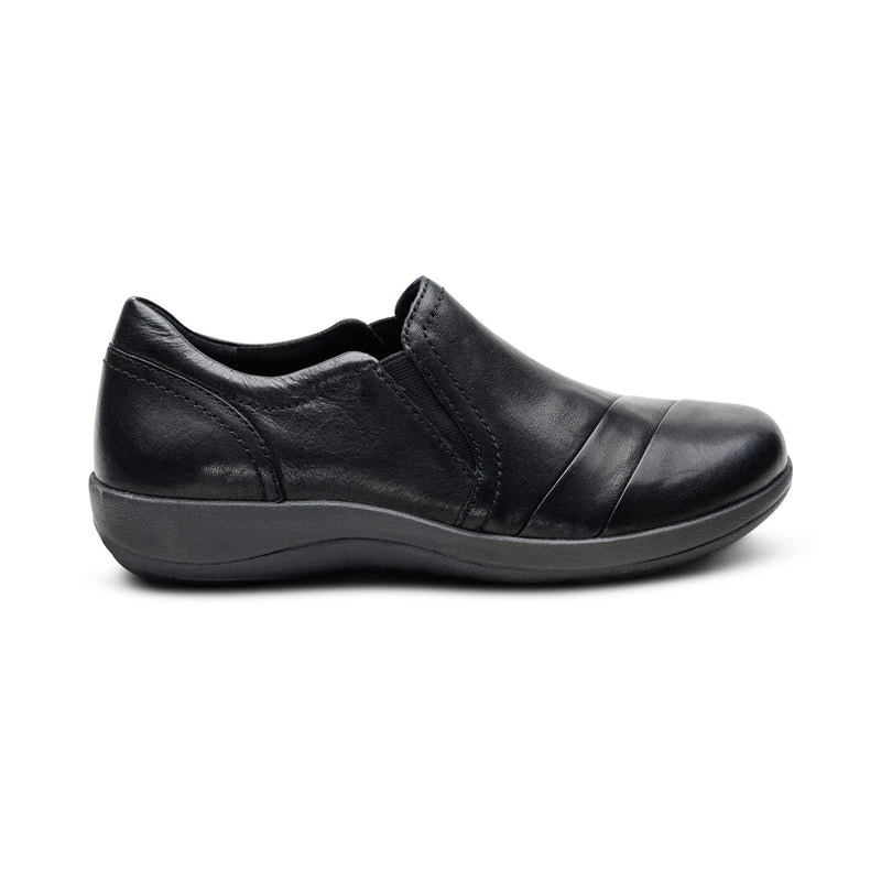 Side profile showing the shape of the footbed