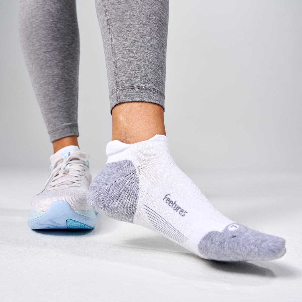 Feetures Solid White 207