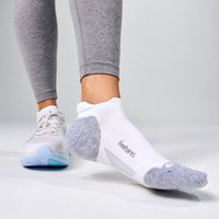 Feetures Solid White 207