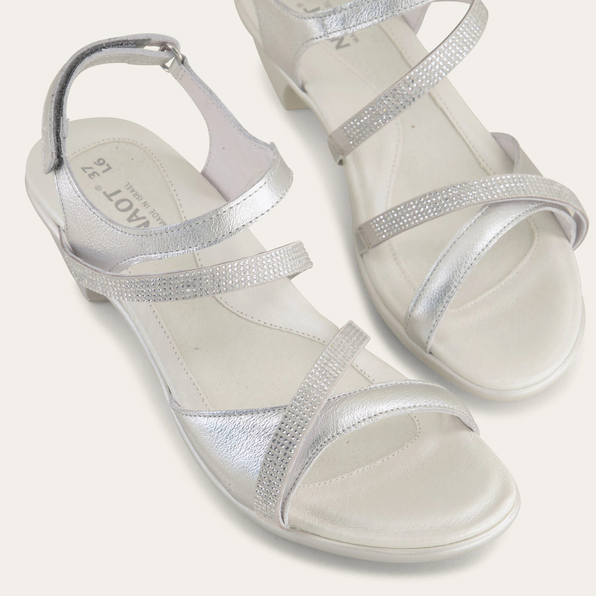 Naot Innovate - Soft Silver Lthr w/ Clear Rhinestones 104