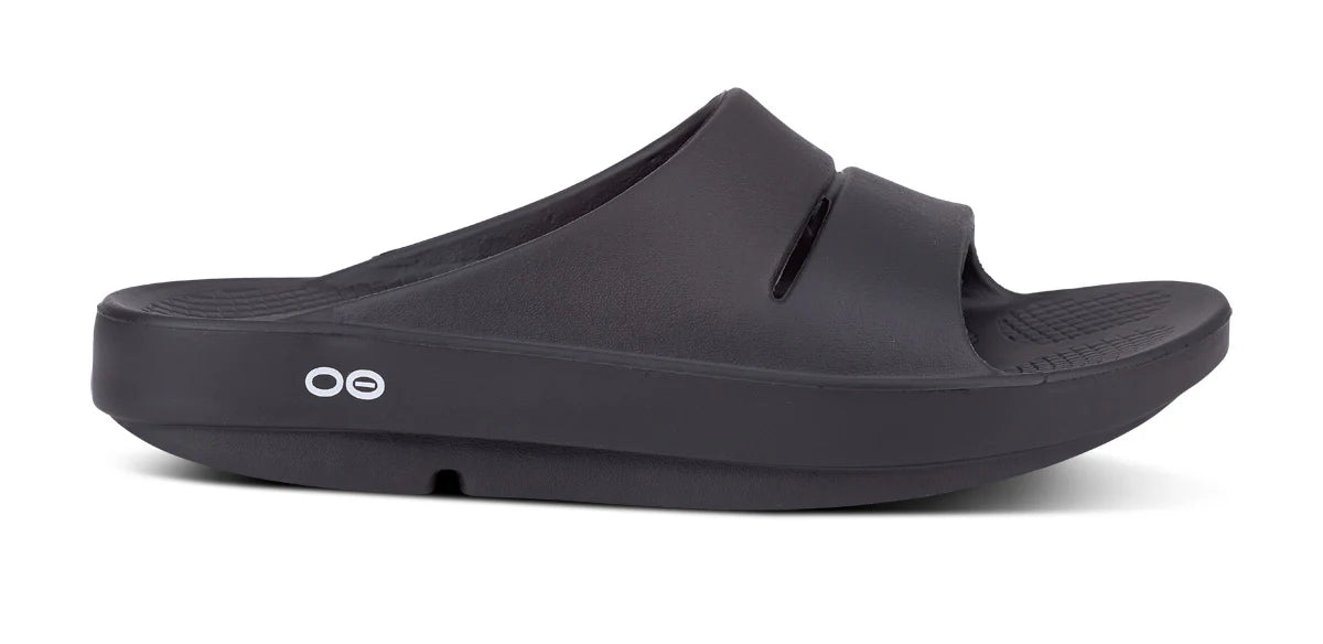 OOFOS OOahh Slide 1100 in black, three-quarter view
