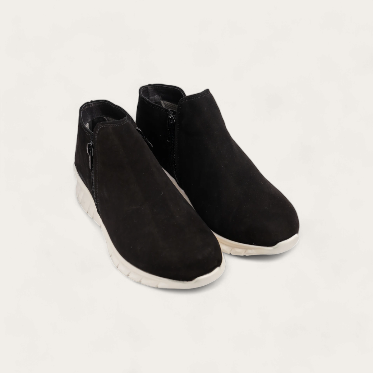 Naot Zodiac - Black Velvet Nubuck 106