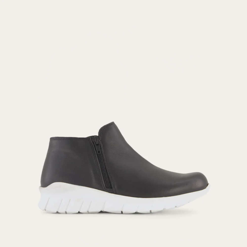 Naot Zodiac - Jet Black Leather 102